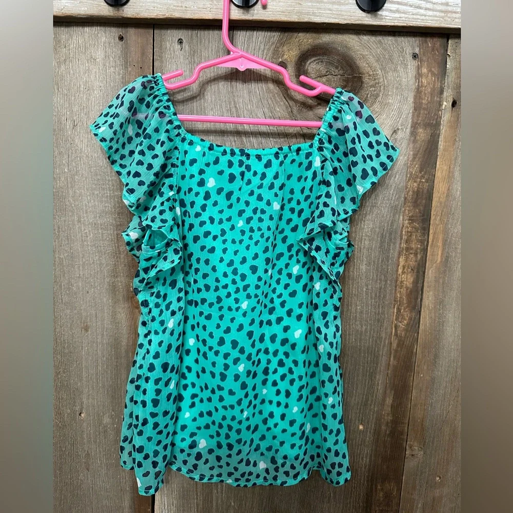 Old Navy Flutter Sleeve Blouse with Heart Graphic in Green Size Small 6 7 Girls